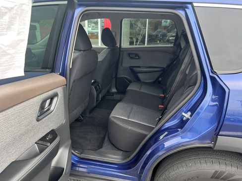 Used 2022 Nissan Rogue S image 6