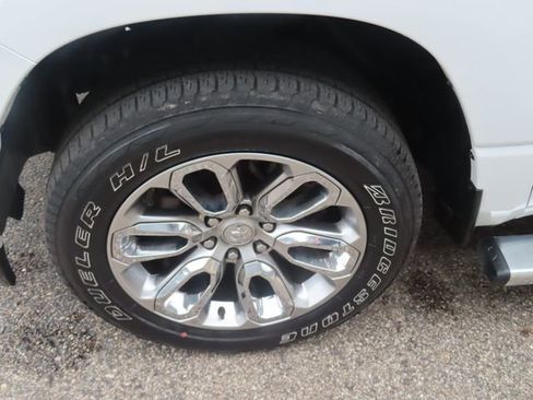 Used 2023 RAM 1500 Laramie AWD/4WD image 17