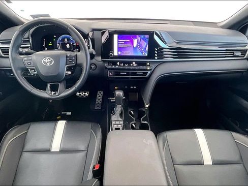 Used 2025 Toyota Camry SE image 21