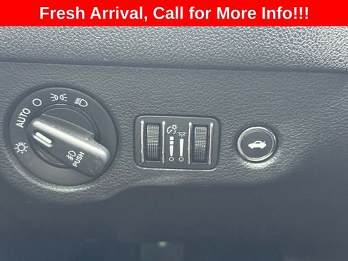 Used 2015 Dodge Charger SXT RWD image 9
