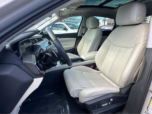 Used 2021 Audi e-tron Prestige w/ Prestige Package image 8