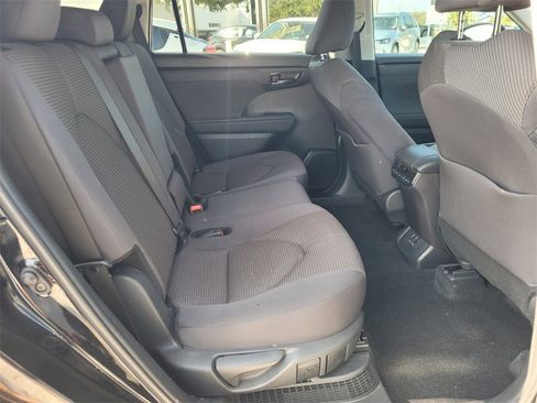 Used 2024 Toyota Highlander XLE image 16