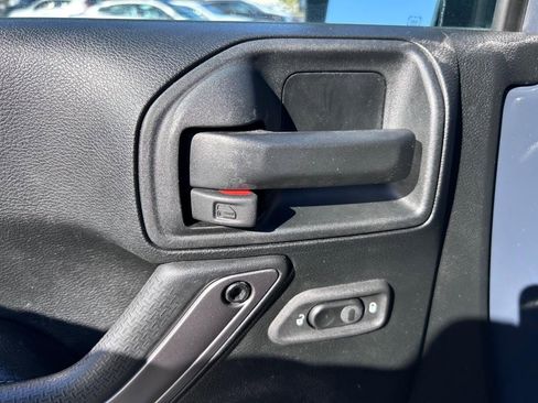 Used 2018 Jeep Wrangler Unlimited Sahara image 18