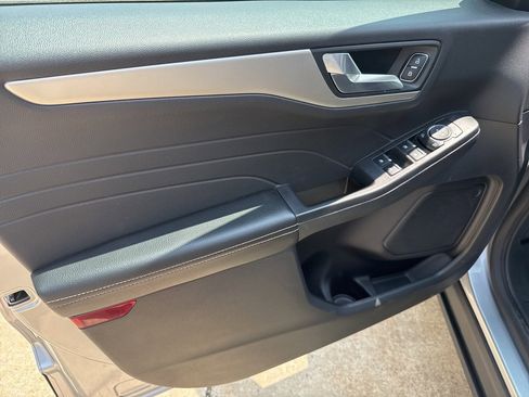 Used 2022 Ford Escape SEL image 9