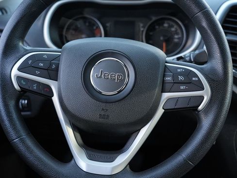 Used 2017 Jeep Cherokee Sport image 23