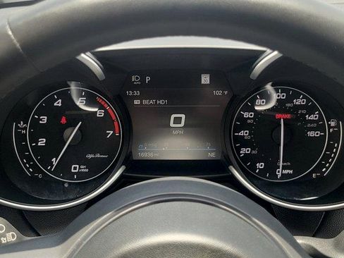 Used 2023 Alfa Romeo Giulia Veloce RWD image 23