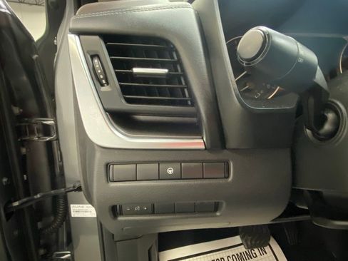 Used 2023 Nissan Rogue SV FWD image 23