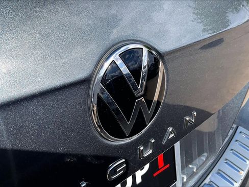 Used 2024 Volkswagen Tiguan SE image 10