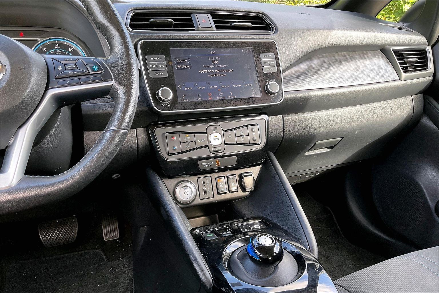 Used 2022 Nissan Leaf SV w/ SV Technology Package FWD image 6