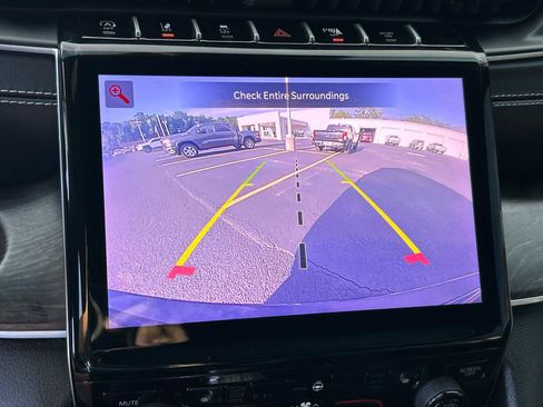 Used 2024 Jeep Grand Cherokee Limited RWD image 22
