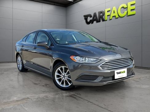 Used 2017 Ford Fusion SE w/ Fusion SE Technology Package FWD image 1