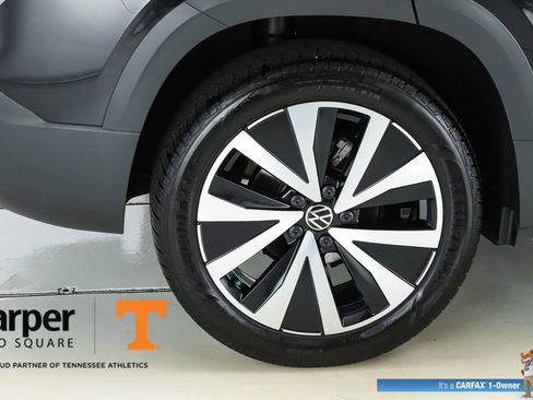 Used 2024 Volkswagen Taos SE FWD image 50