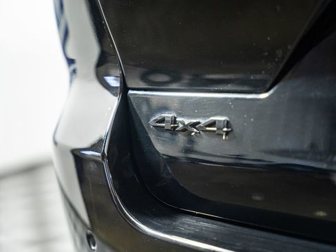 Used 2025 Jeep Grand Cherokee Limited w/ Luxury Tech Group II image 9