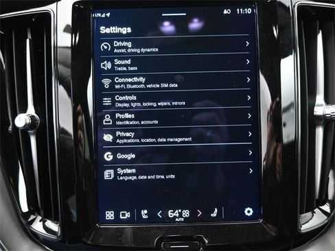 Used 2023 Volvo XC60 B5 Core w/ Climate Package image 16