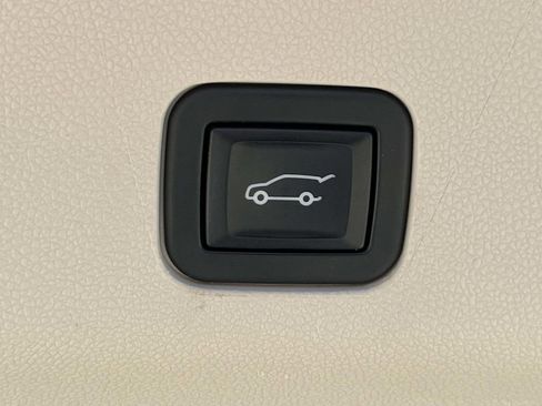 Used 2022 Cadillac Escalade Premium Luxury Platinum w/ LPO, Radiant Package AWD/4WD image 13