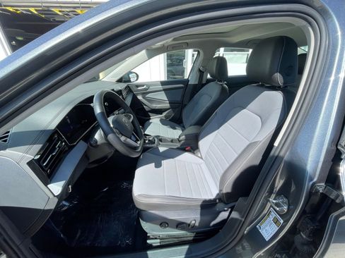 Used 2025 Volkswagen Jetta SE image 27