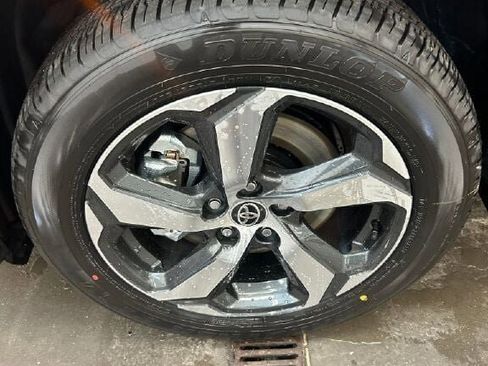 New 2025 Toyota RAV4 SE image 7