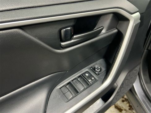 Used 2022 Toyota RAV4 LE image 20