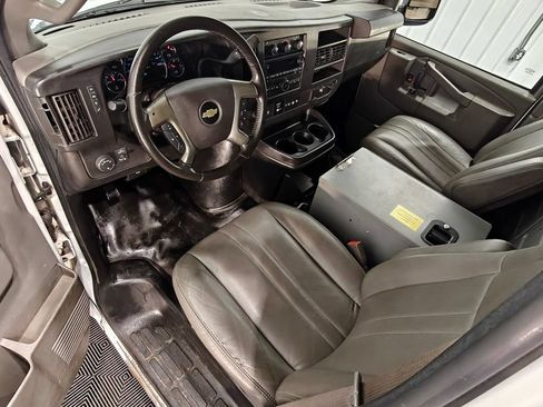 Used 2019 Chevrolet Express 3500 Extended w/ Driver Convenience Package RWD image 4