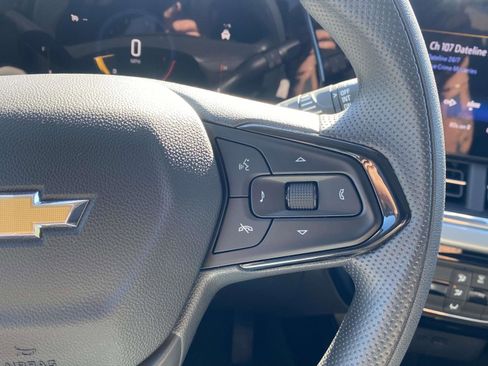 Used 2025 Chevrolet Trax LT image 4