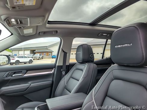New 2026 GMC Terrain Denali w/ LPO, Floor Liner Package AWD/4WD image 9