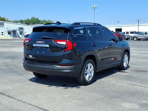 Used 2022 GMC Terrain SLE w/ Driver Convenience Package image 4
