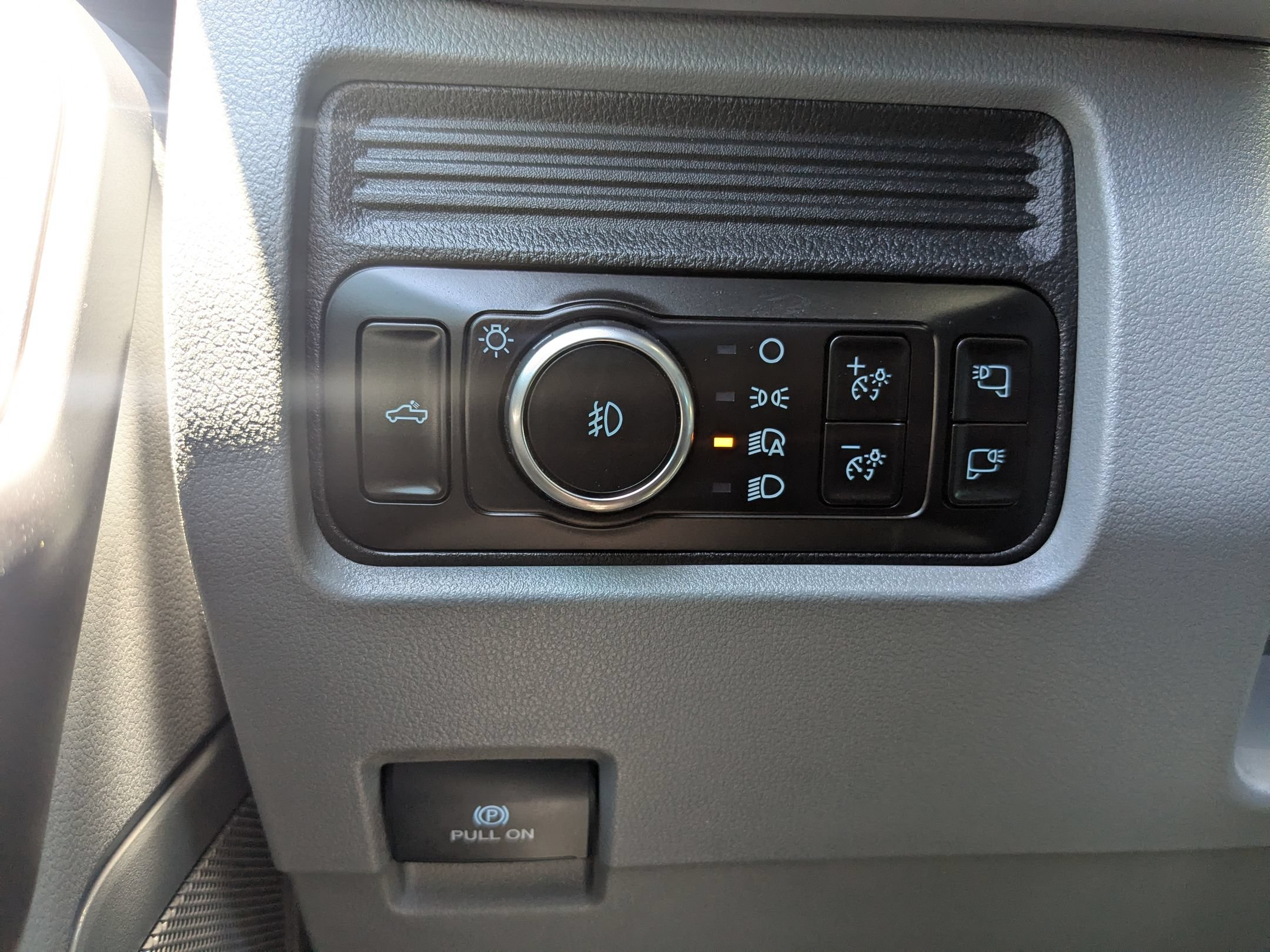 Used 2025 Ford F350 XLT w/ 360-Degree Camera Package AWD/4WD image 18