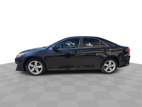 Used 2014 Toyota Camry SE image 5