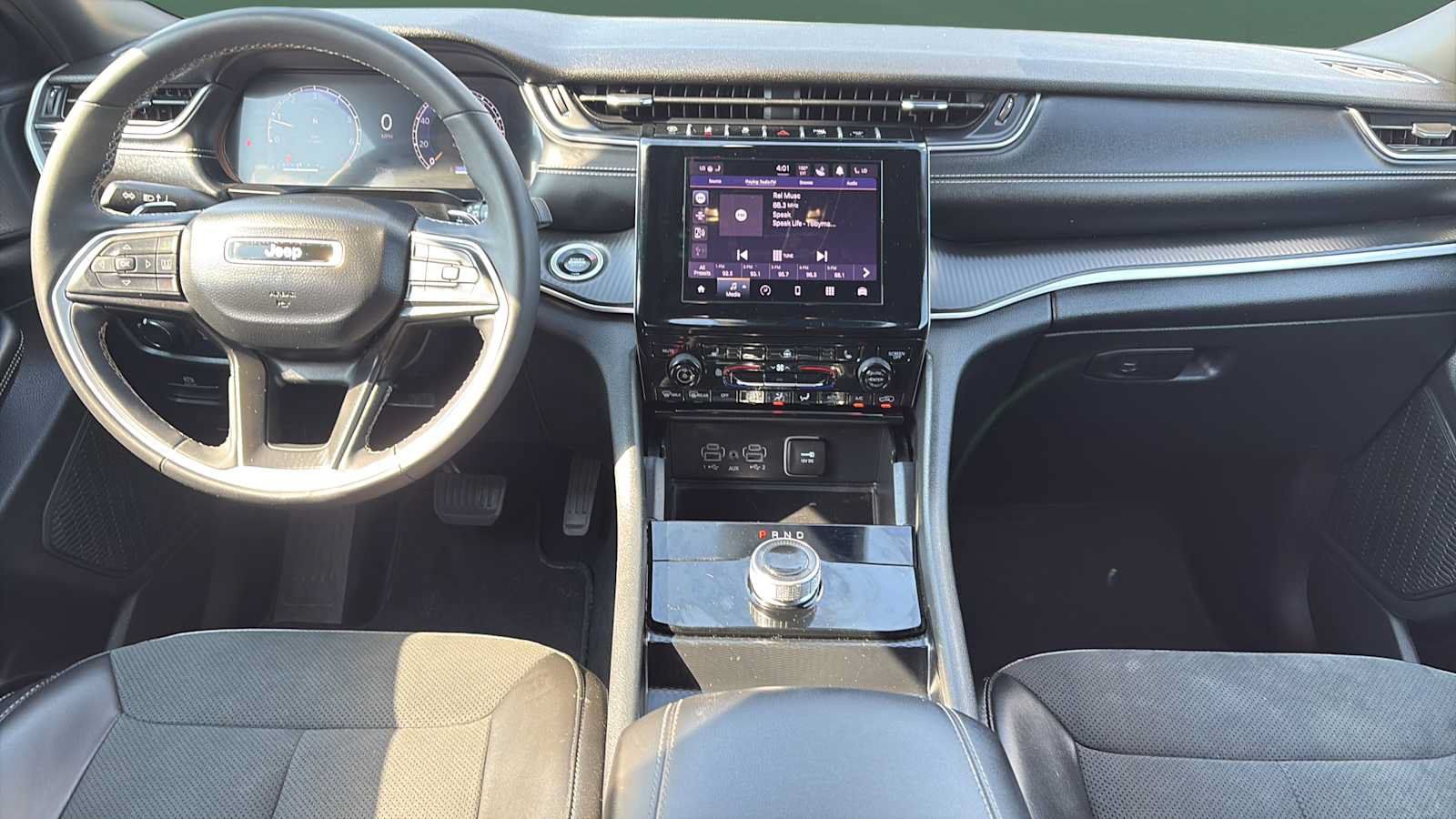 Used 2025 Jeep Grand Cherokee Altitude AWD/4WD image 24
