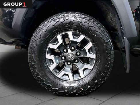 Certified 2019 Toyota Tacoma TRD Off-Road w/ Technology Package AWD/4WD image 11