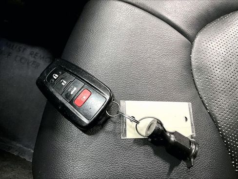 Used 2022 Toyota Camry XSE w/ Navigation Upgrade Package image 15