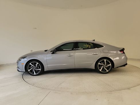 Used 2023 Hyundai Sonata SEL Plus FWD image 2