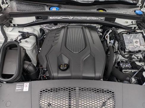 Certified 2025 Porsche Macan image 27
