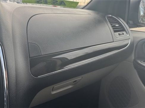 Used 2019 Dodge Grand Caravan SXT image 28