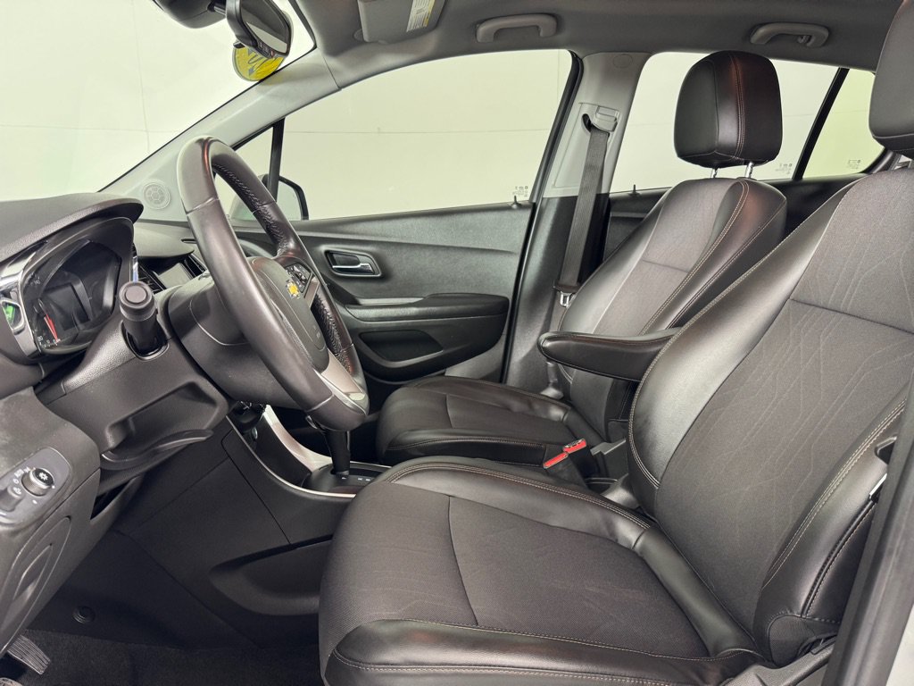 Used 2022 Chevrolet Trax LT w/ Driver Confidence Package AWD/4WD image 12