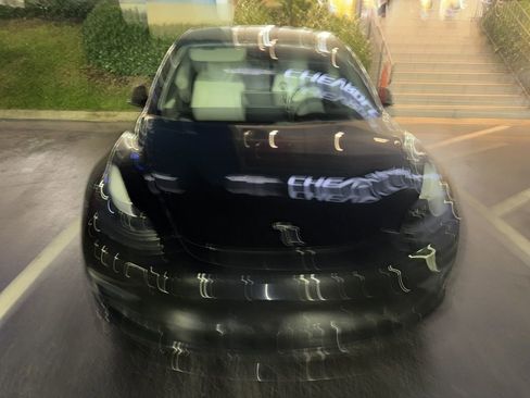 Used 2022 Tesla Model 3 image 2