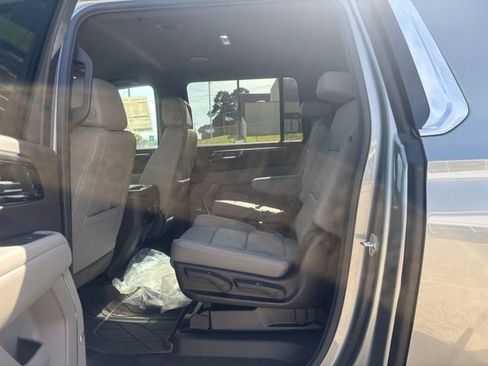 New 2026 Chevrolet Suburban LT image 12