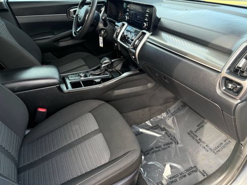 Used 2022 Kia Sorento LX FWD image 29