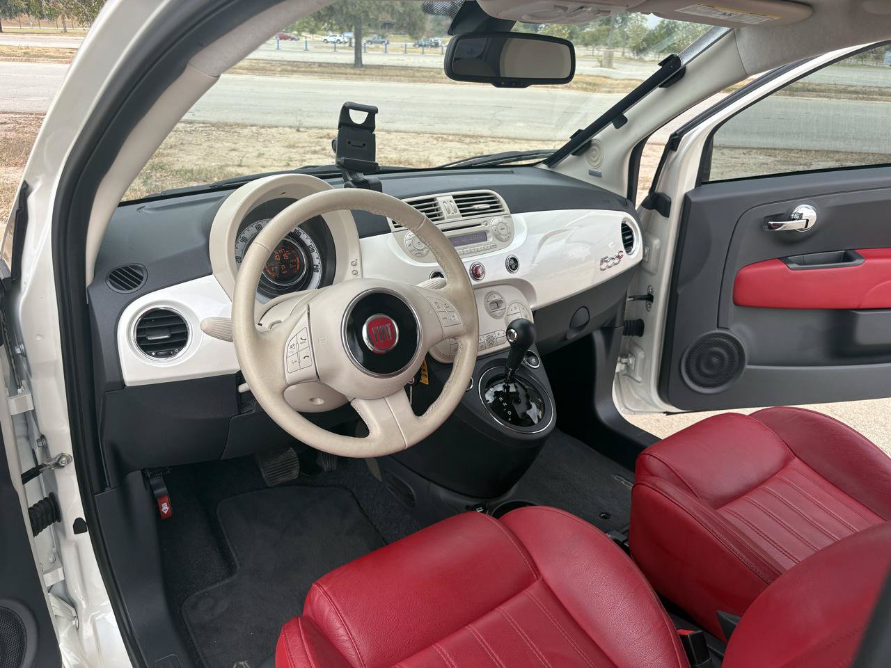 Used 2012 FIAT 500 Lounge w/ Luxury Leather Pkg FWD image 41