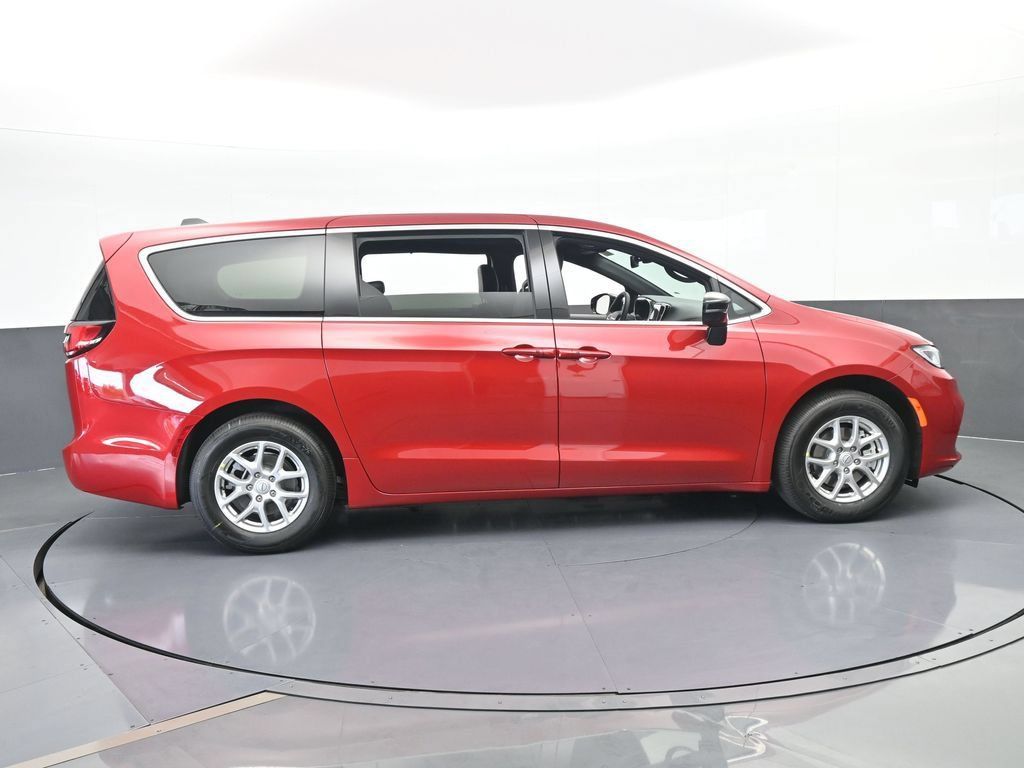 New 2026 Chrysler Pacifica Select FWD image 7