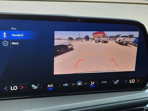 Used 2025 Chevrolet Traverse LT AWD/4WD image 8