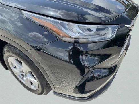 Used 2020 Toyota Highlander L image 9