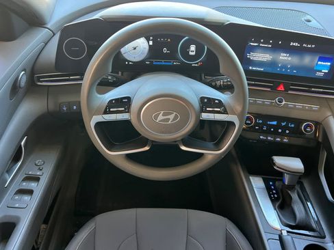 Used 2024 Hyundai Elantra SEL FWD image 16