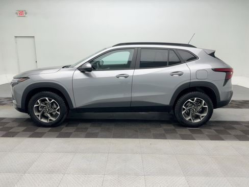 Certified 2024 Chevrolet Trax LT w/ Sunroof Package image 2