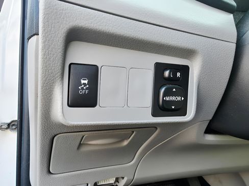 Used 2013 Toyota Corolla image 21