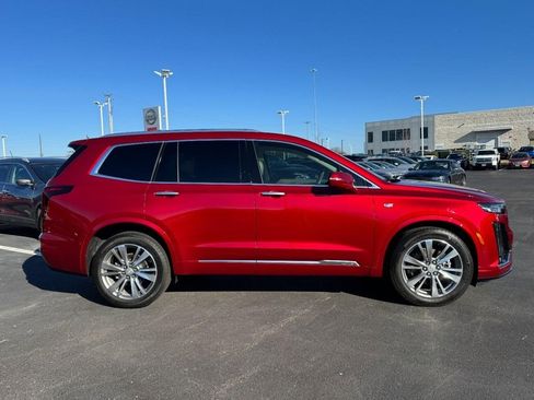 Used 2021 Cadillac XT6 Premium Luxury image 2