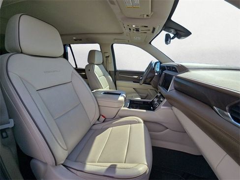 Used 2022 GMC Yukon Denali w/ Denali Premium Package image 15