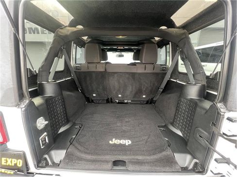 Used 2015 Jeep Wrangler Unlimited Sahara w/ Connectivity Group image 40