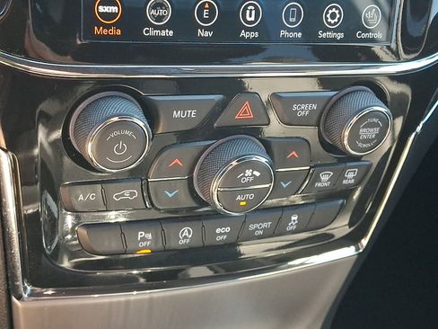 Used 2021 Jeep Grand Cherokee Limited AWD/4WD image 18