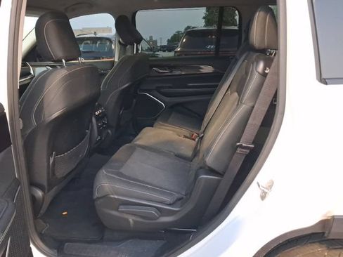 Used 2022 Jeep Grand Cherokee L Laredo w/ Luxury Tech Group I AWD/4WD image 5
